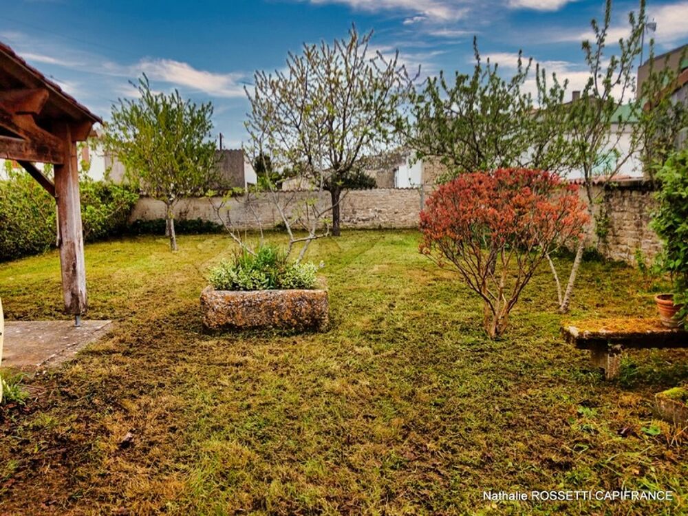 Vente Maison Maison à vendre  SURGERES même (17) 160 m² habitable-terrain de 712 m² Surgeres