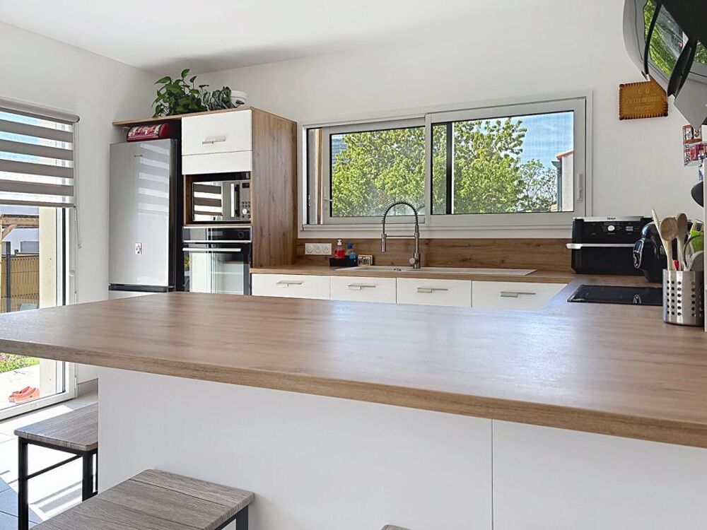 Vente Maison Maison de plain-pied de 2023 -107 m2 - 4 chambres - Jardin paysagé - Classe énergie A - Garage Saint jean de liversay