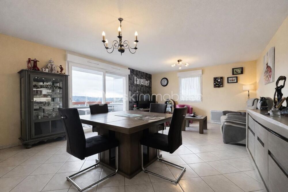 Appartement spacieux et lumineux avec terrasse et vue dégagée à Locminé - Garage
