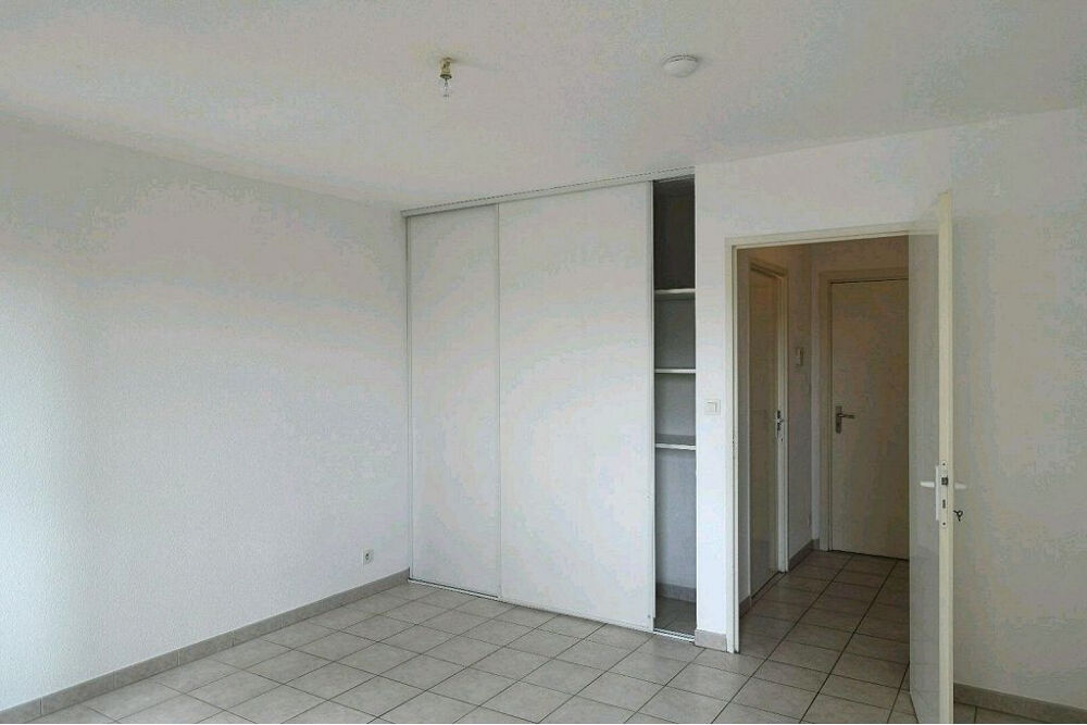 Location Appartement RAISINS / MATABIAU T1 parking et cave Toulouse