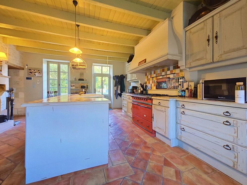 à vendre  Propriété/château Bernay-Saint-Martin (17330)
