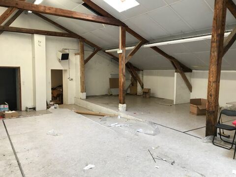 TARBES quartier Arsenal Ateliers et Bureaux de 300M2 avec 4 places de parking 79000 65000 Tarbes