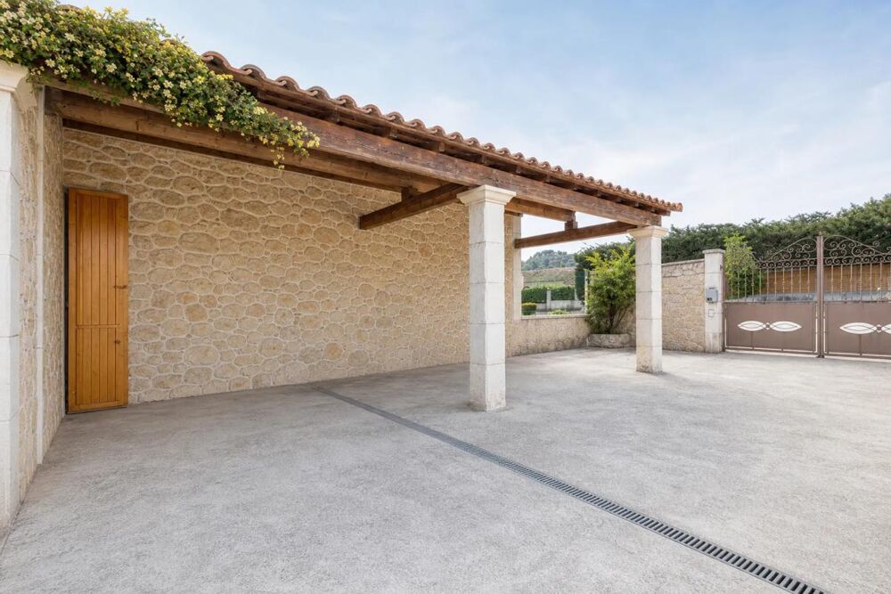 Maison 7 pièces de 238 m² à Gignac-la-Nerthe