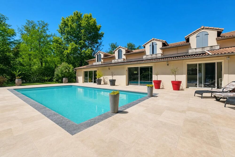 Maison de 11 pièces de 368 m² à Châteauneuf-sur-Isère