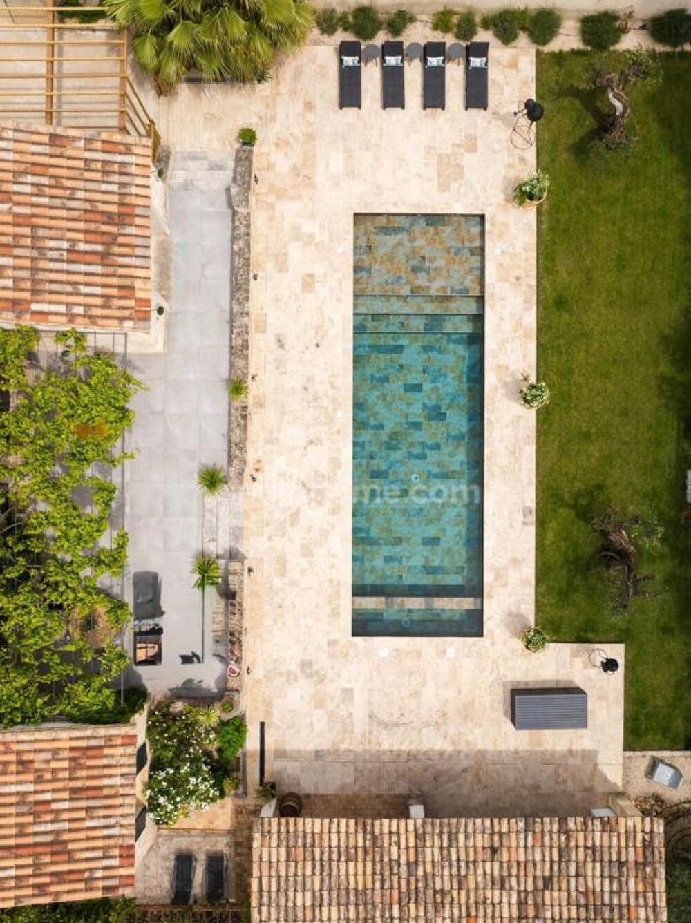 Mas en pierre 257 m2 1111 m2 de terrain, piscine chauffée au Paradou