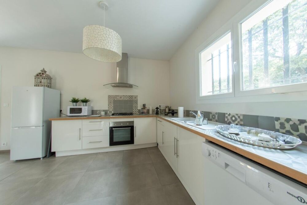 Vente Maison LES ANGLES (30133) – MAISON INDIVIDUELLE DE PLAIN-PIED – 4 CHAMBRES – JARDIN PISCINABLE – TERRAIN CONSTRUCTIBLE – GARAGE Les angles