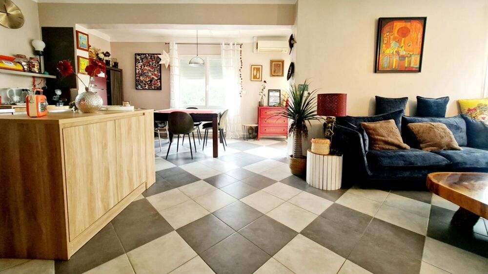 Vente Maison Villa de 141m2 habitable sur 1700m2 de terrain et Piscine Saint martin de valgalgues