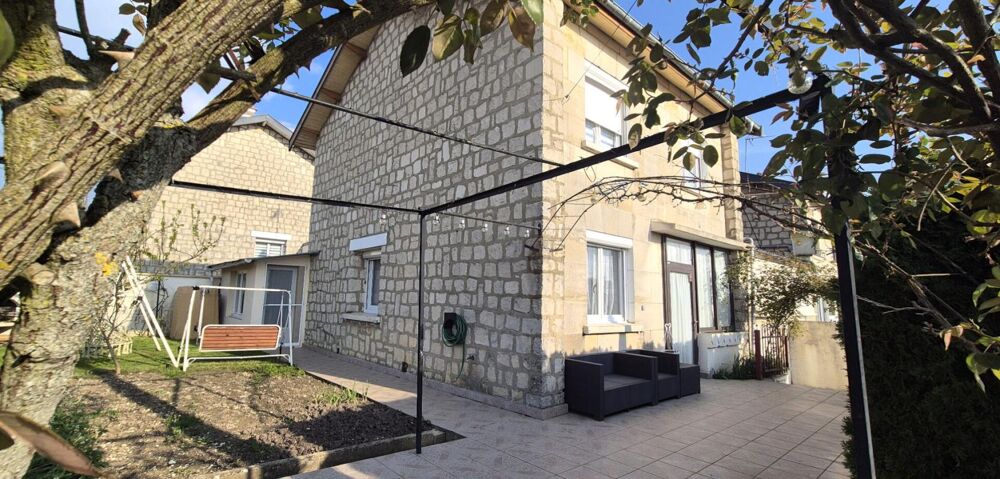 Belle Maison en Pierre ou de Caractère de 112 m² Rénovée avec Goût avec sa Cour fermée de 12 m², Terrasse de 56 m², Vérandas Cha