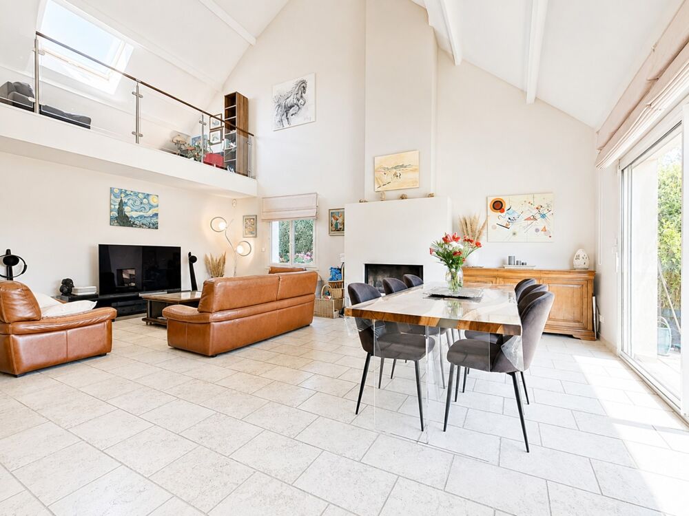 Maison moderne 236 m²  6 ch - Piscine chauffée  Suite parentale  AUGNY