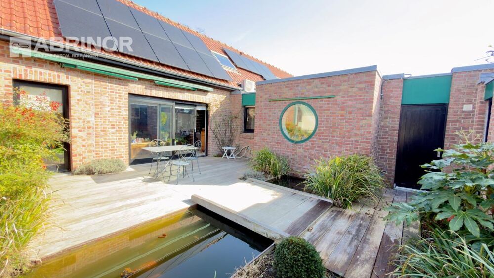 MAGNIFIQUE VILLA DE STYLE CONTEMPORAINE BATIE SUR PLUS DE 2200 M²