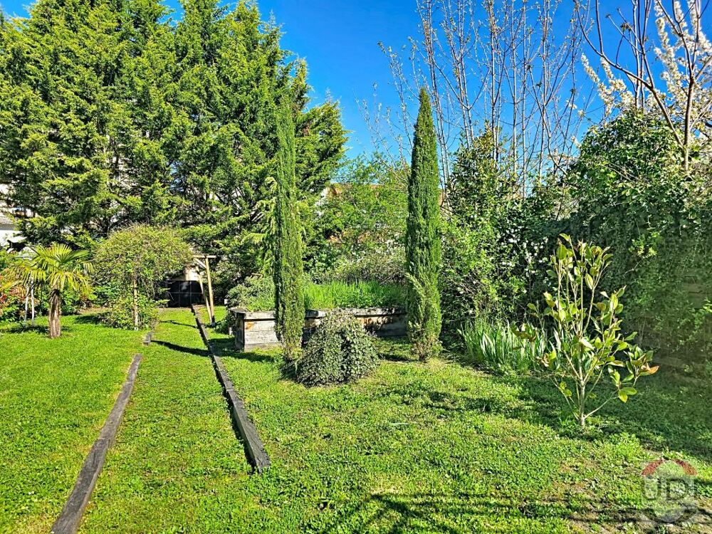 Belle maison 1930 avec jardin paysager  Proche centre-ville Montluçon