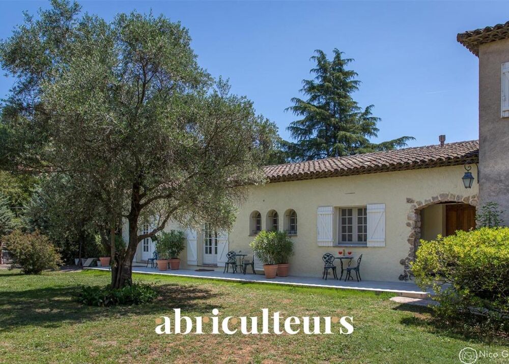 Exceptionnelle bastide provençale de 345 m²  Vue panoramique, piscine chauffée et potentiel locatif