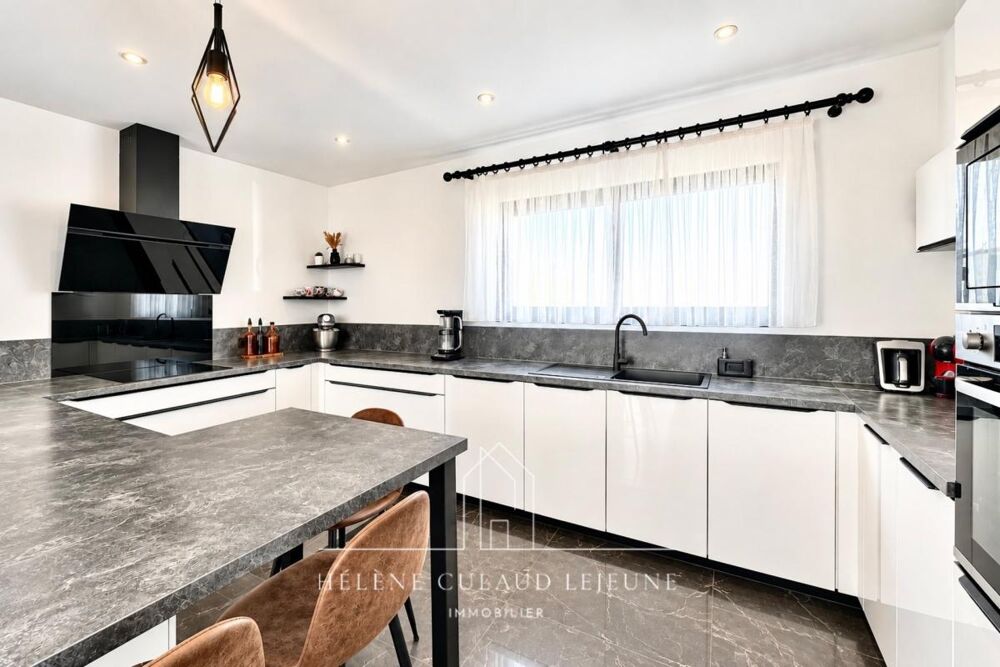 MAISON CONTEMPORAINE - 138 m² - SAINT AVÉ