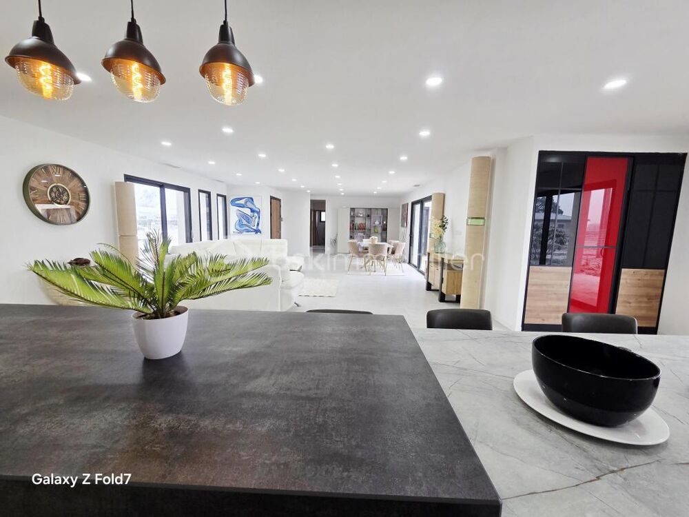 CONTEMPORAINE DE PLAIN PIED FALGUIERES T5 AVEC PISCINE