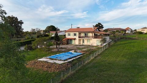   Maison traditionnelle - 3 chambres et bureau - V�randa - Garages - Jardin Maison - 5 pi�ce(s) - 98 m�