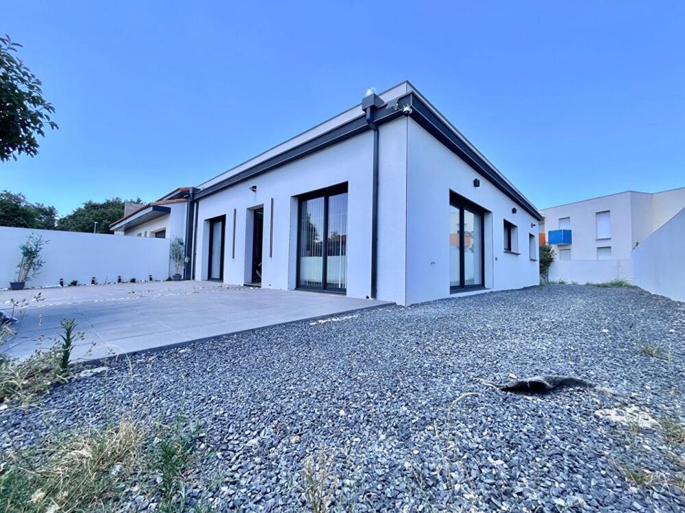 Magnifique maison de plain-pied de 102 m² de style contemporaine sur un terrain 3 faces de 299 m²