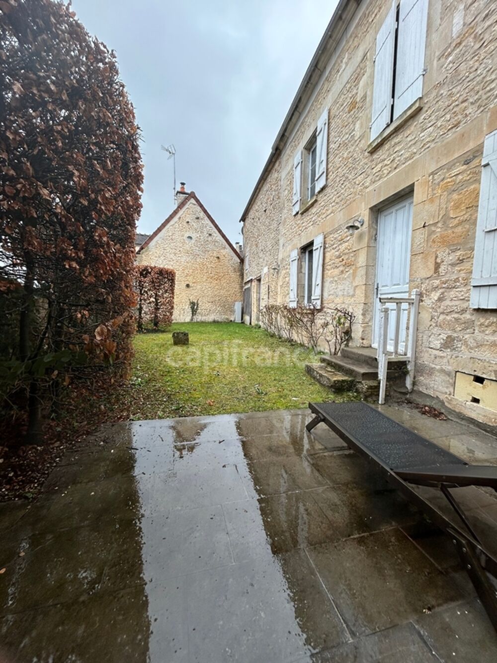 Maison en pierres 5 pièces à Étais-la-Sauvin 89, beaux volumes et cachet