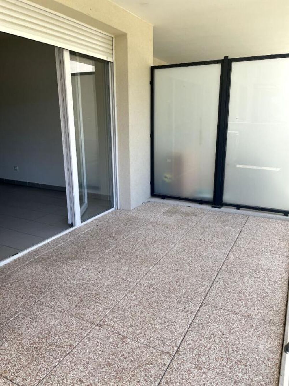 Vente Appartement À VENDRE   Appartement T3 de plain-pied avec terrasse, parking privatif et climatisation Draguignan