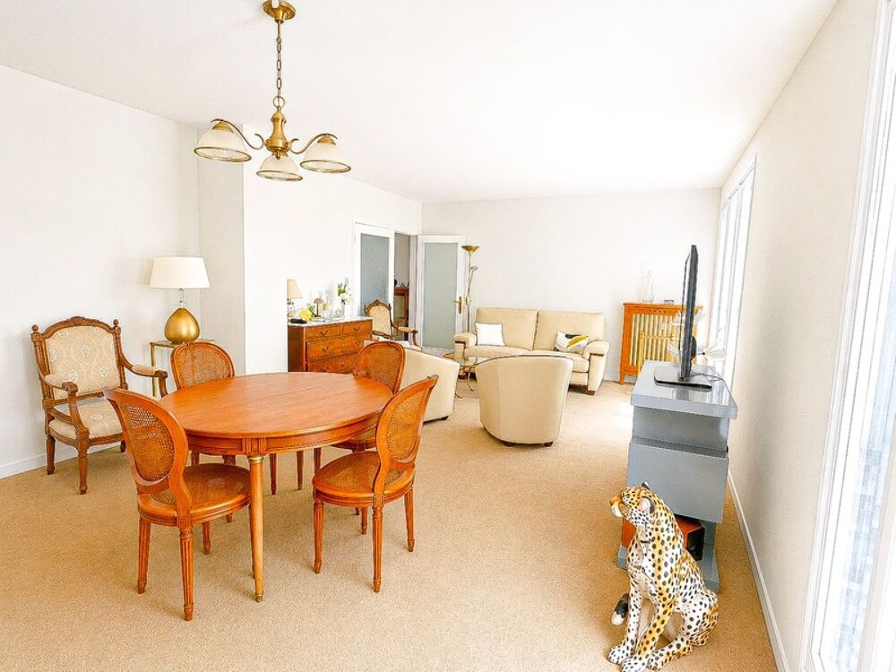 CALAIS , Dpt (62) à vendre appartement 3 pièces 75M2 , deux chambres , cave , parking privatif
