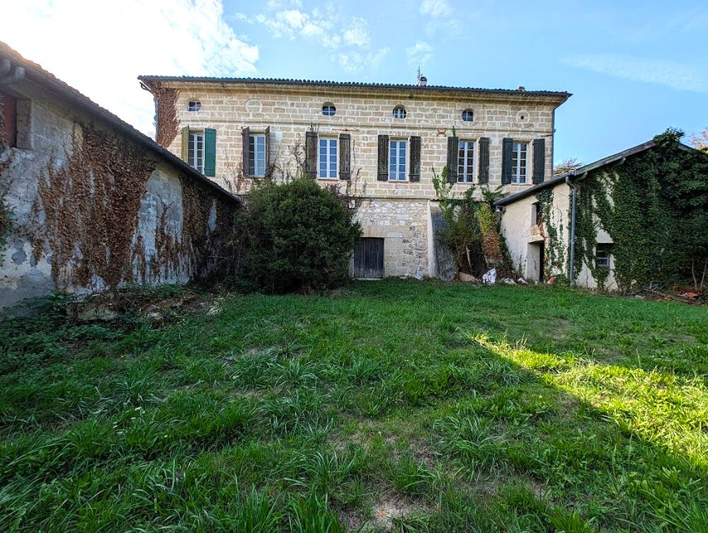 Maison en pierre de 250 m2 sur 285000 m2 de terrain