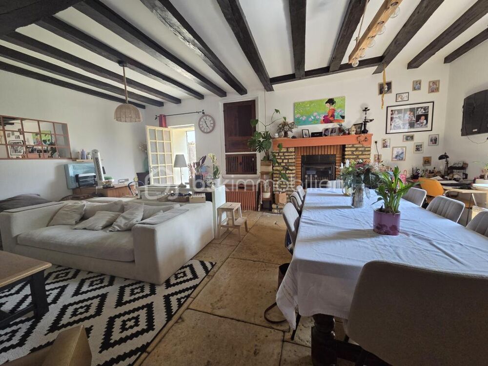 Maison de caractère 100 m² à Limalonges avec jardin, garage et cave voutée