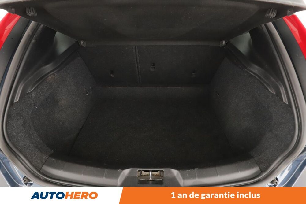 V40 2.0 D2 Momentum Business Geartronic 6 120 ch 2016 occasion 92130 Issy-les-Moulineaux
