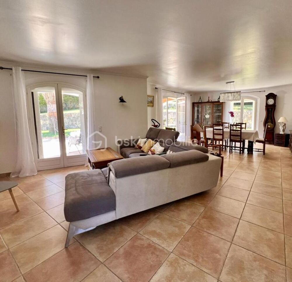 à vendre  Propriété/château Opio (06650)