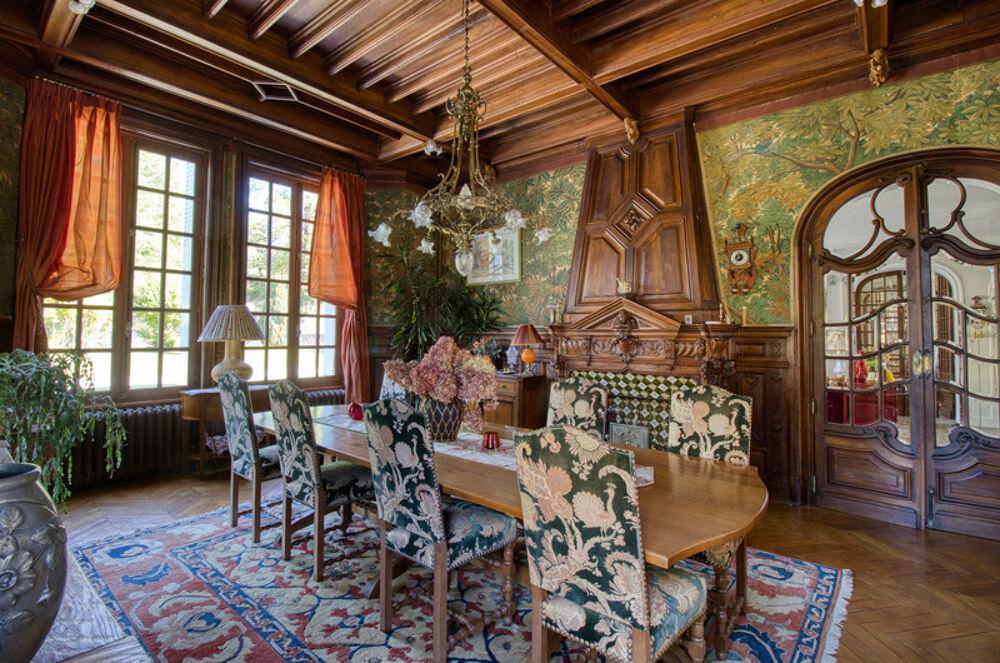 À Vendre - Magnifique Château Néo-Renaissance au Coeur du Pays Vert, Cantal