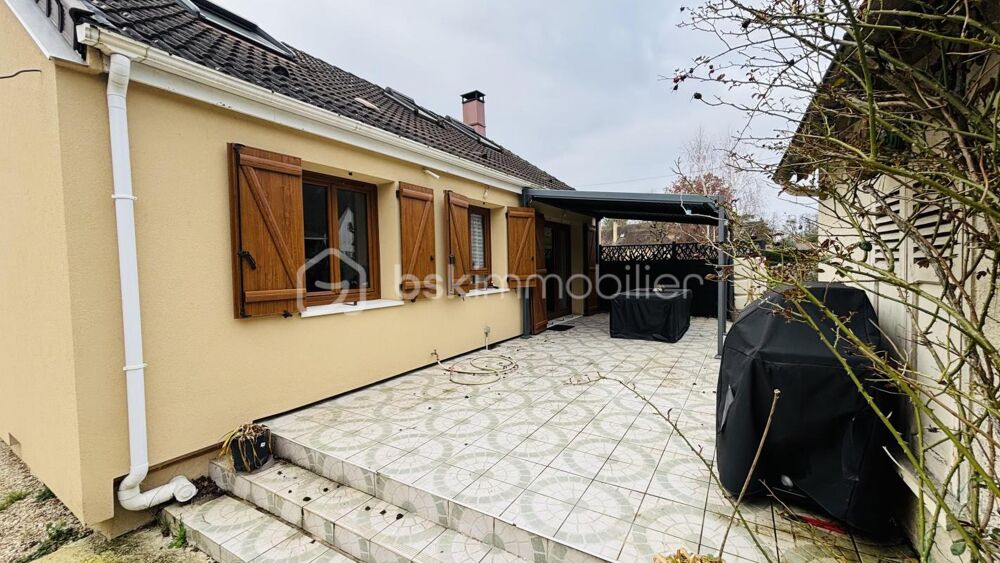 ? Maison familiale avec terrasse, dépendances et grand terrain arboré  Nemours