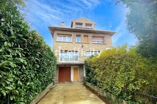  Immeuble  vendre 10 pices 300 m