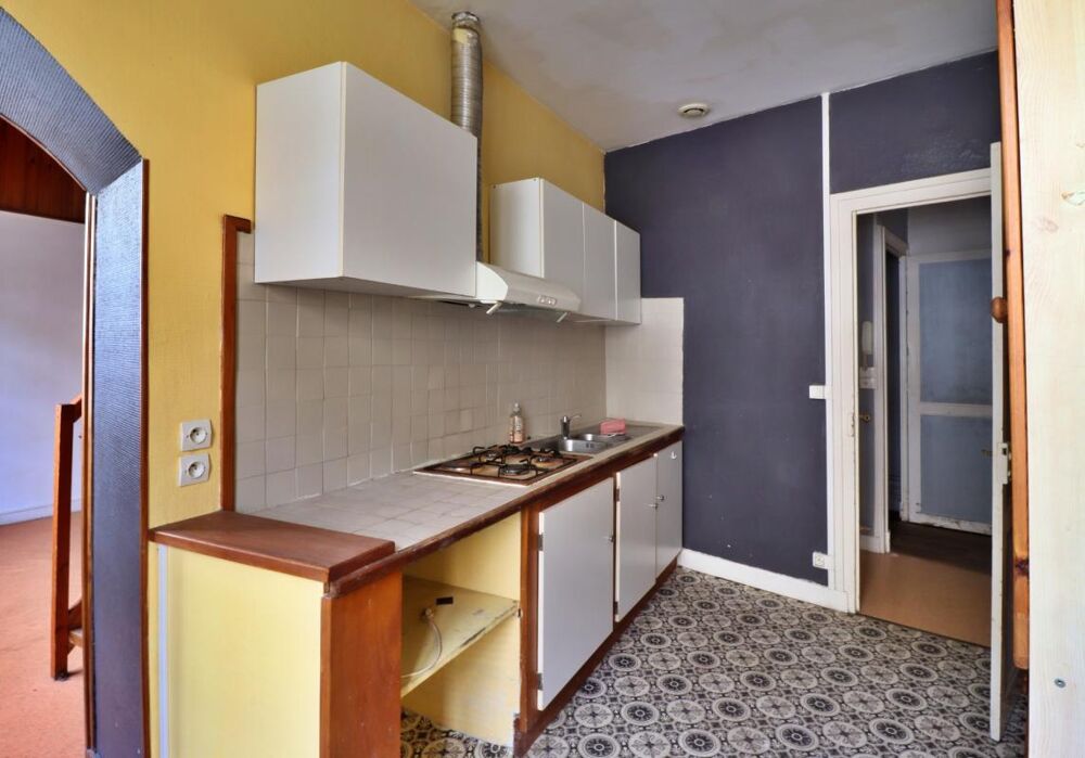 Jonzac centre  Immeuble 145 m² à rénover  Entre Place du Marché et Mairie