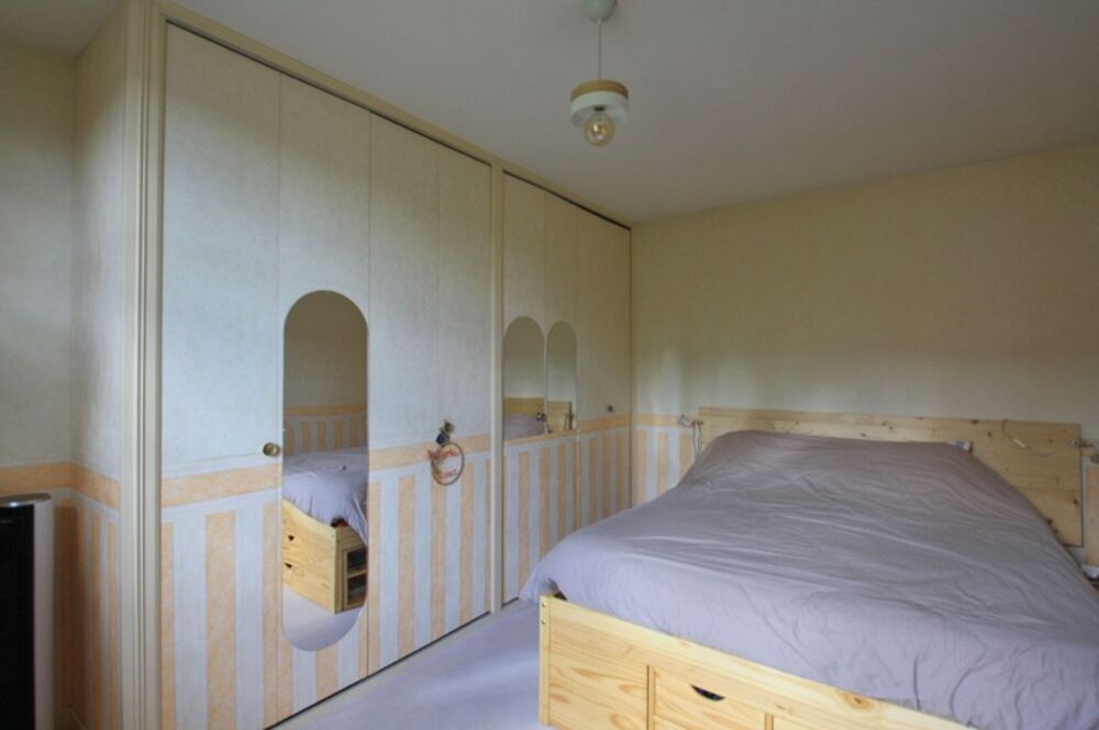 Spacieuse maison de bourg de 196 m², 5 chambres, sur un joli terrain de 5200 m²