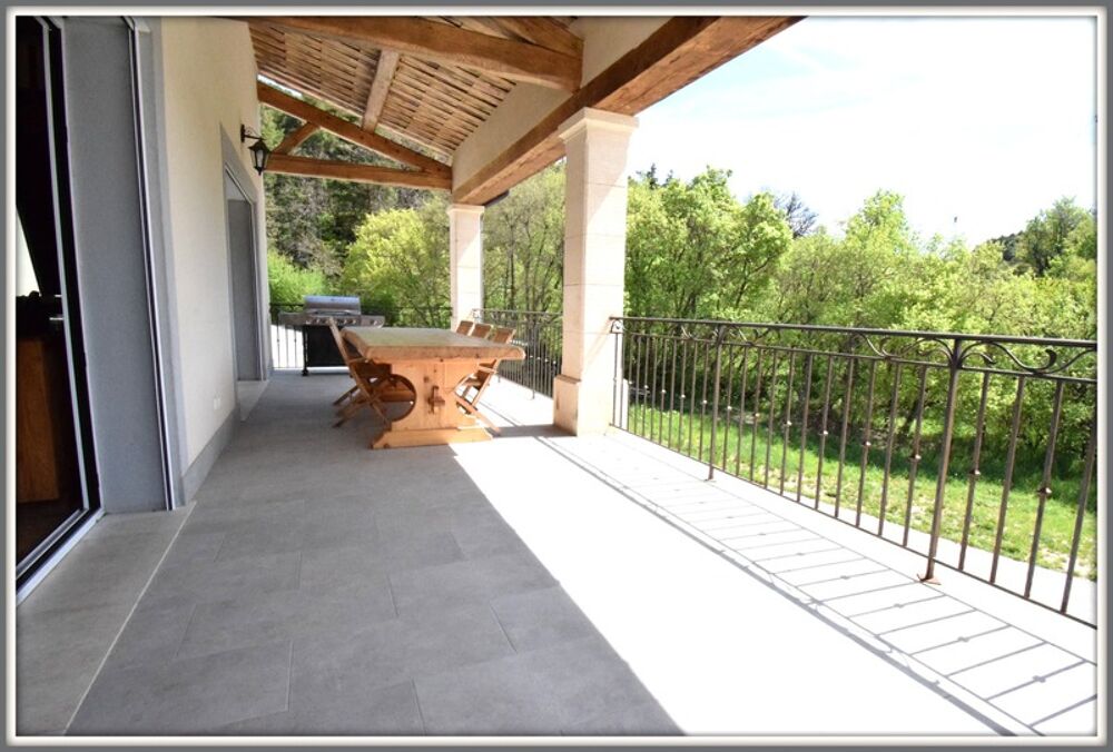 Propriete Peyroules Villa avec piscine intérieure dex hangars forte rentabilité