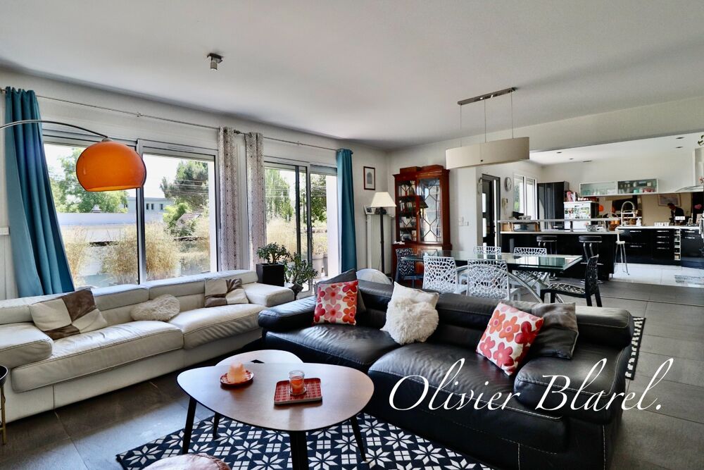 La Celle-Saint-Cloud  Villa familiale avec piscine  Parcelle de 967 m²  Gare à 3 minutes à pied