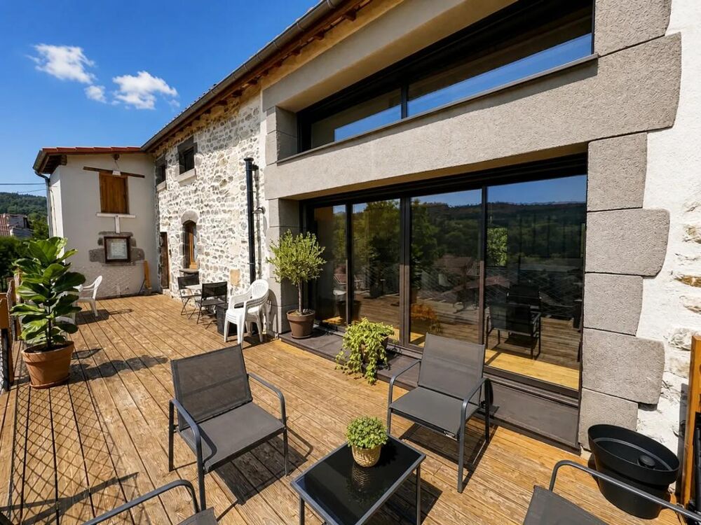 Vente Maison Maison de caractère entièrement rénovée – 173 m² – Terrain de 1 100 m² – Romagnat Romagnat