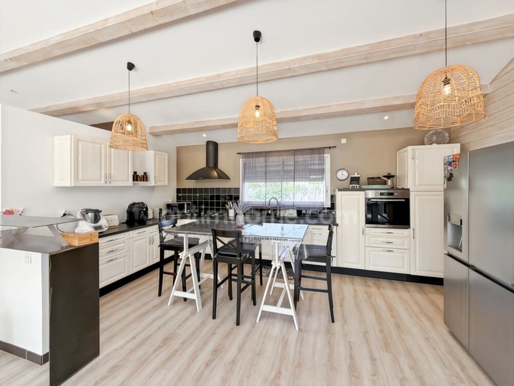 Vente Maison Maison à vendre 4 pièces de plain-pied avec jardin & garage LONGEVES (17) Longeves