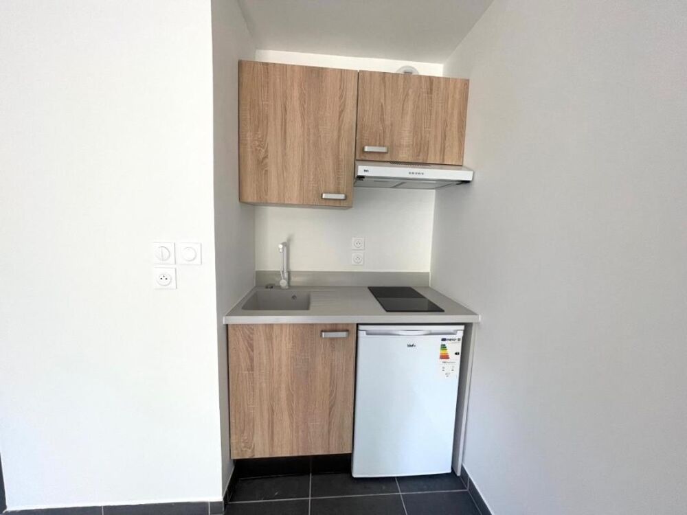 Location Appartement Studio neuf avec terrasse, jardin et parking à Nimes Nimes