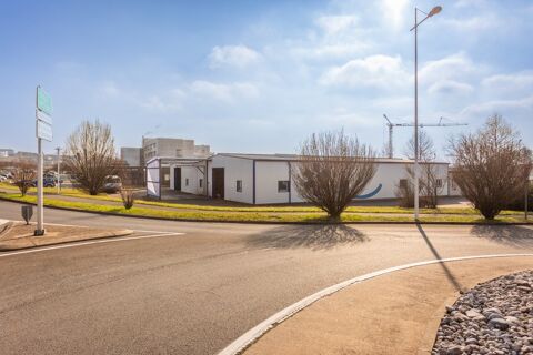 Dpt Saône et Loire (71), à vendre PARAY LE MONIAL Local commercial 878m2, emplacement n°1 610000 71600 Paray le monial