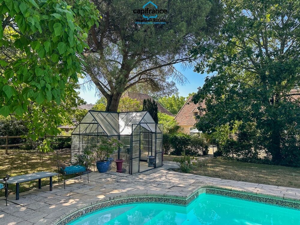à vendre  Propriété/château Sainte-Sabine-Born (24440)