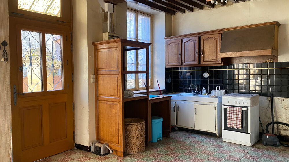 Charmante maison de village à vendre 70m² COUTARNOUX (89) avec dépendances et cour intérieure