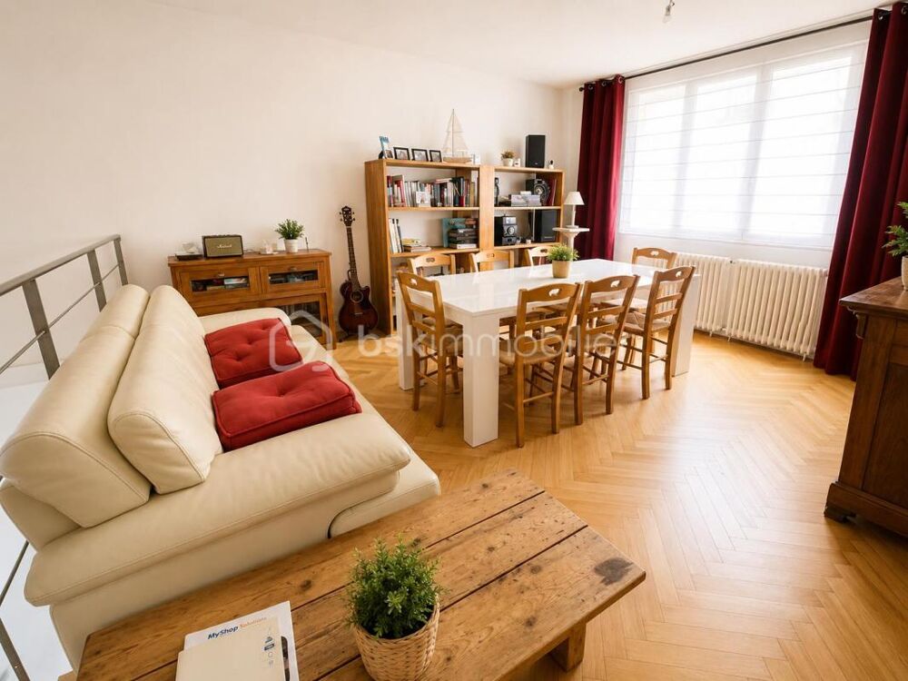 JOLIE MAISON-CENTRE VILLE -5 CHAMBRES - DONT STUDIO - GRANDS GARAGES