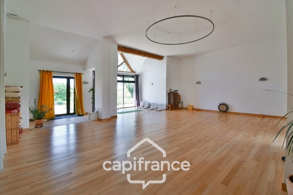 Propriété avec gîtes et chambres dhôtes dans dépendances séparées et Maison bressane rénovée de 140 m²  Terrain 4374 m² LOUHA