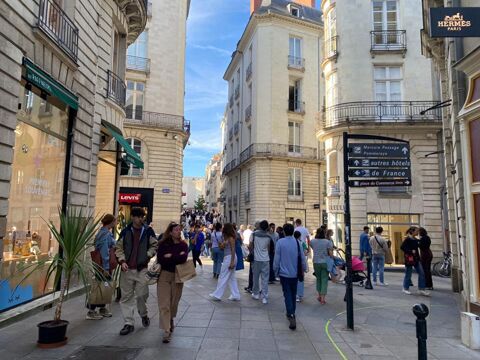   NANTES CENTRE - LOCATION  LOCAL COMMERCIAL PMR 80 m² 