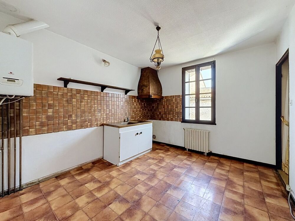 Maison de ville 90 m²  Grand séjour avec mezzanine  2 chambres  Deux garages et cave  Centre de Sainte-Foy-la-Grande
