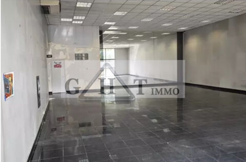 Local commercial avec cour 175 m&sup2; + 125 m&sup2; ext&eacute;rieurs &agrave; Maisons-Alfort 3750 94700 Maisons alfort