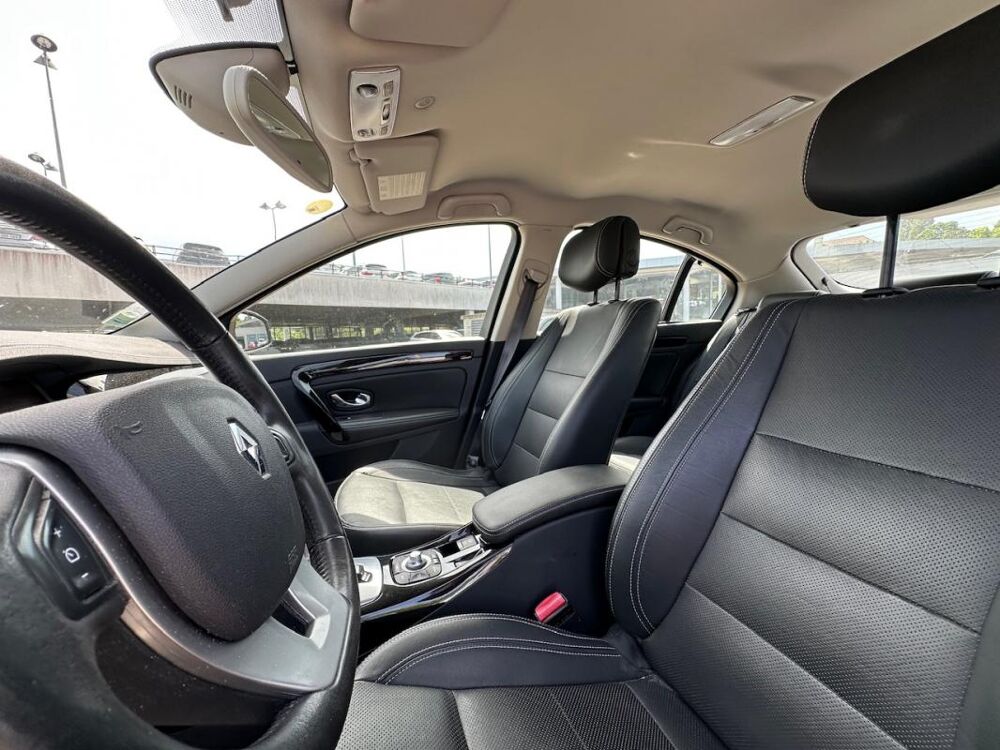 Laguna III (2) 2.0 DCI 175 INITIALE BVA6 2013 occasion 78240 Chambourcy