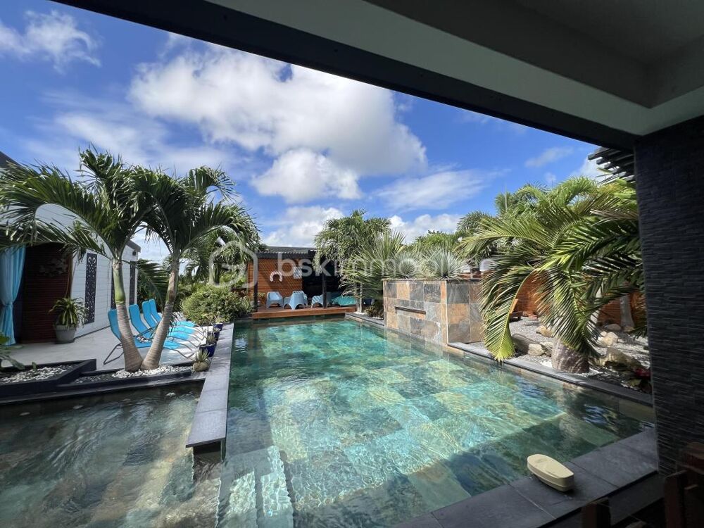 ENSEMBLE DE 2 VILLAS T8 ET T5 AVEC PISCINES DE 254 M2 ET 120 M2 SUR UN TERRAIN DE 2054 m2
