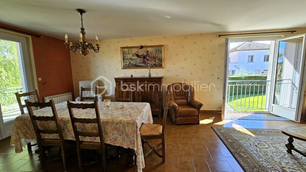 Maison familiale 147 m²  4 chambres (possible 5)  Terrain 1 531 m²  Parigny centre