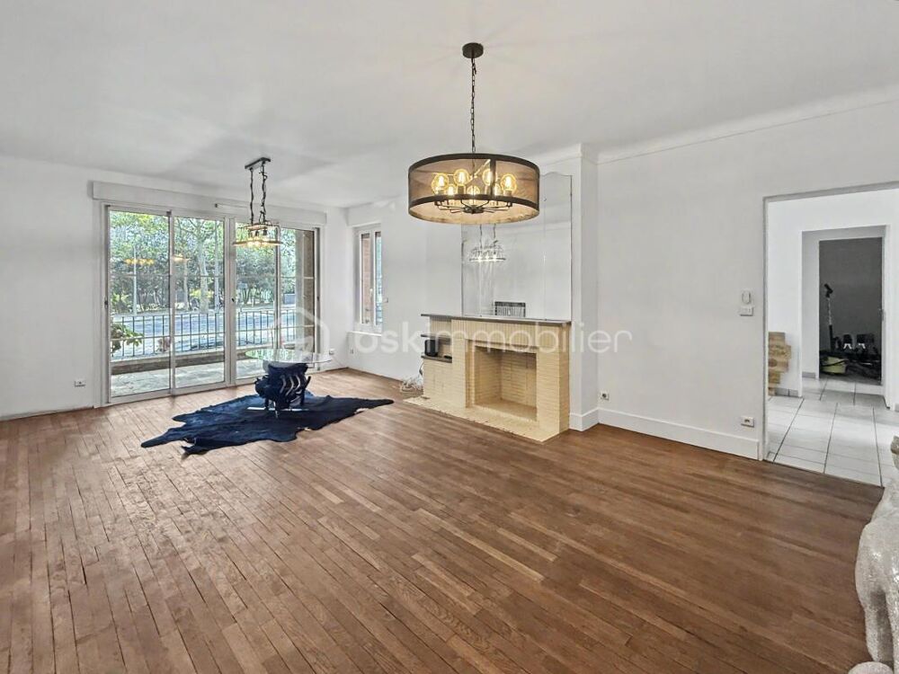 COMME UNE MAISON EN PLEIN CENTRE-VILLE ! APPARTEMENT AVEC ENTRÉE PRIVATIVE, JARDIN, STUDIO INDÉPENDANT ET GARAGE