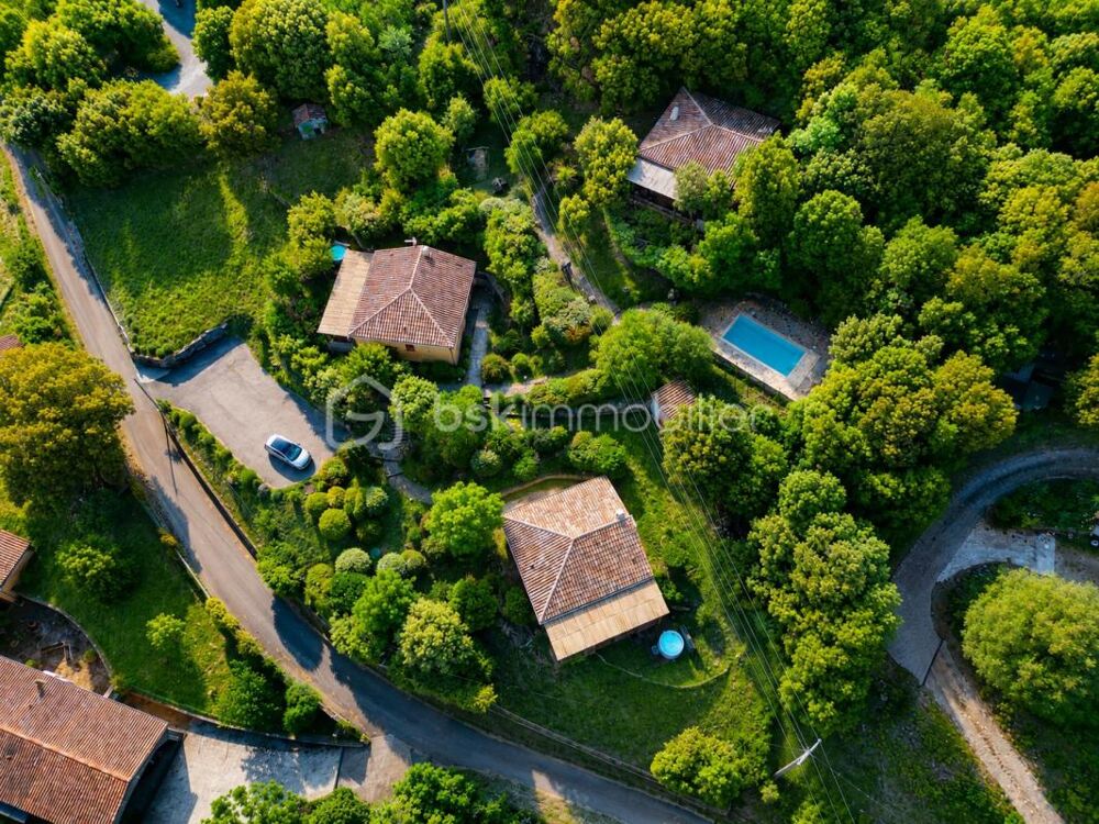 ? UN DOMAINE DE GÎTES DEXCEPTION ENTRE CIEL ET NATURE ?